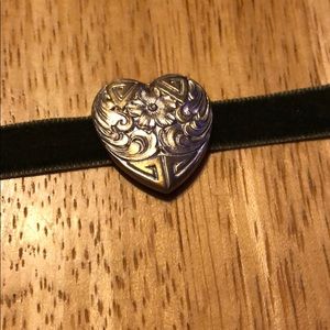 Green velvet heart choker